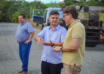 Rua Mamoré no setor 02 em Jaru recebe capa asfáltica